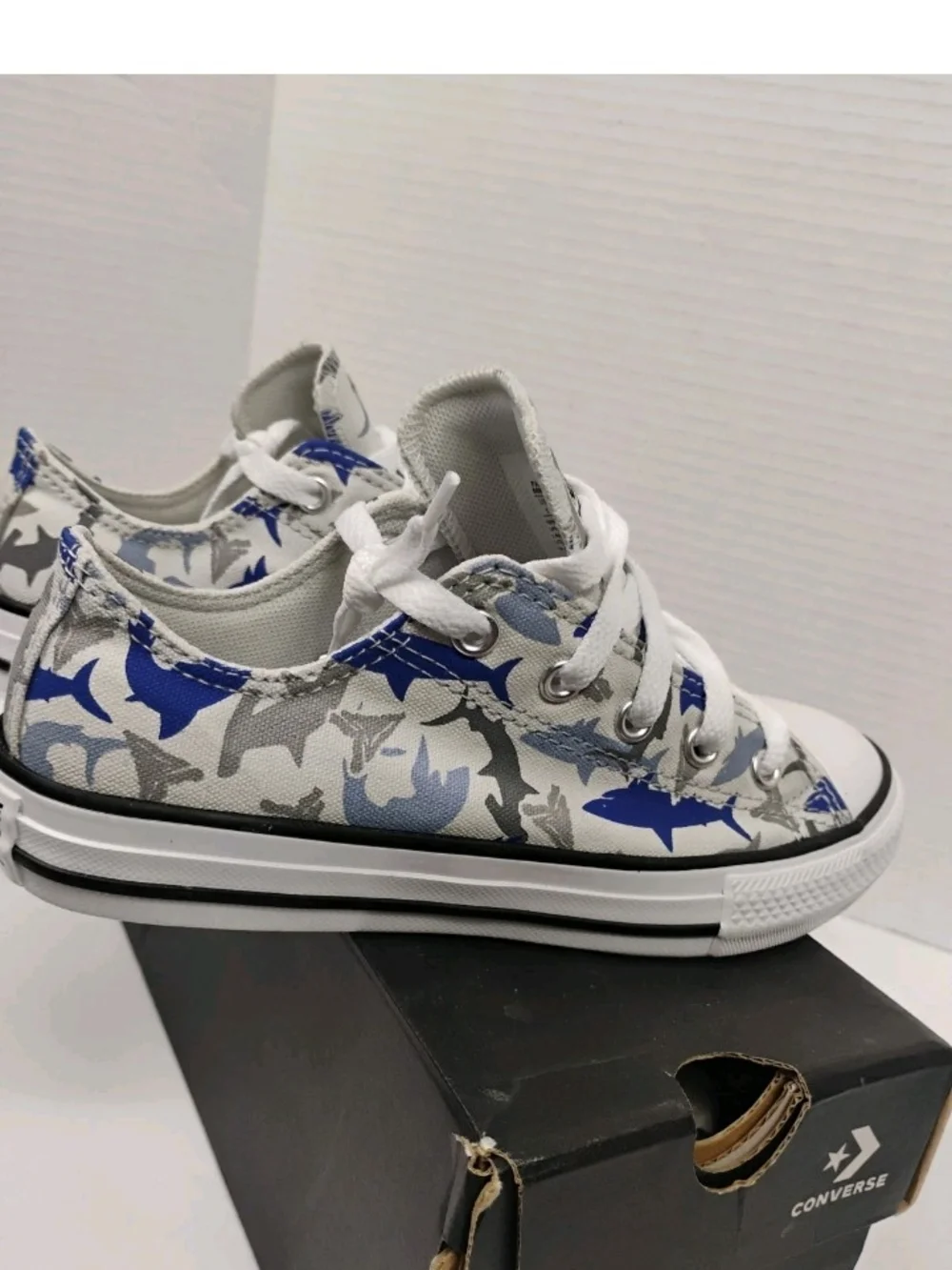 Converse Kids Low Top Shark Print Sneaker - White/Blue